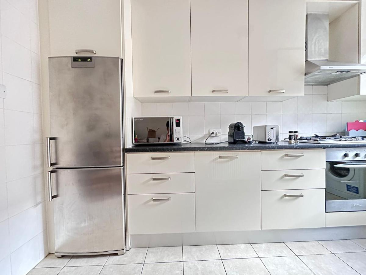 Suave Luxury Apartment, Sleeps Five, In The Heart Of London, Minutes From Kings Cross Station And The Brunswick Shopping Centre * Londen
