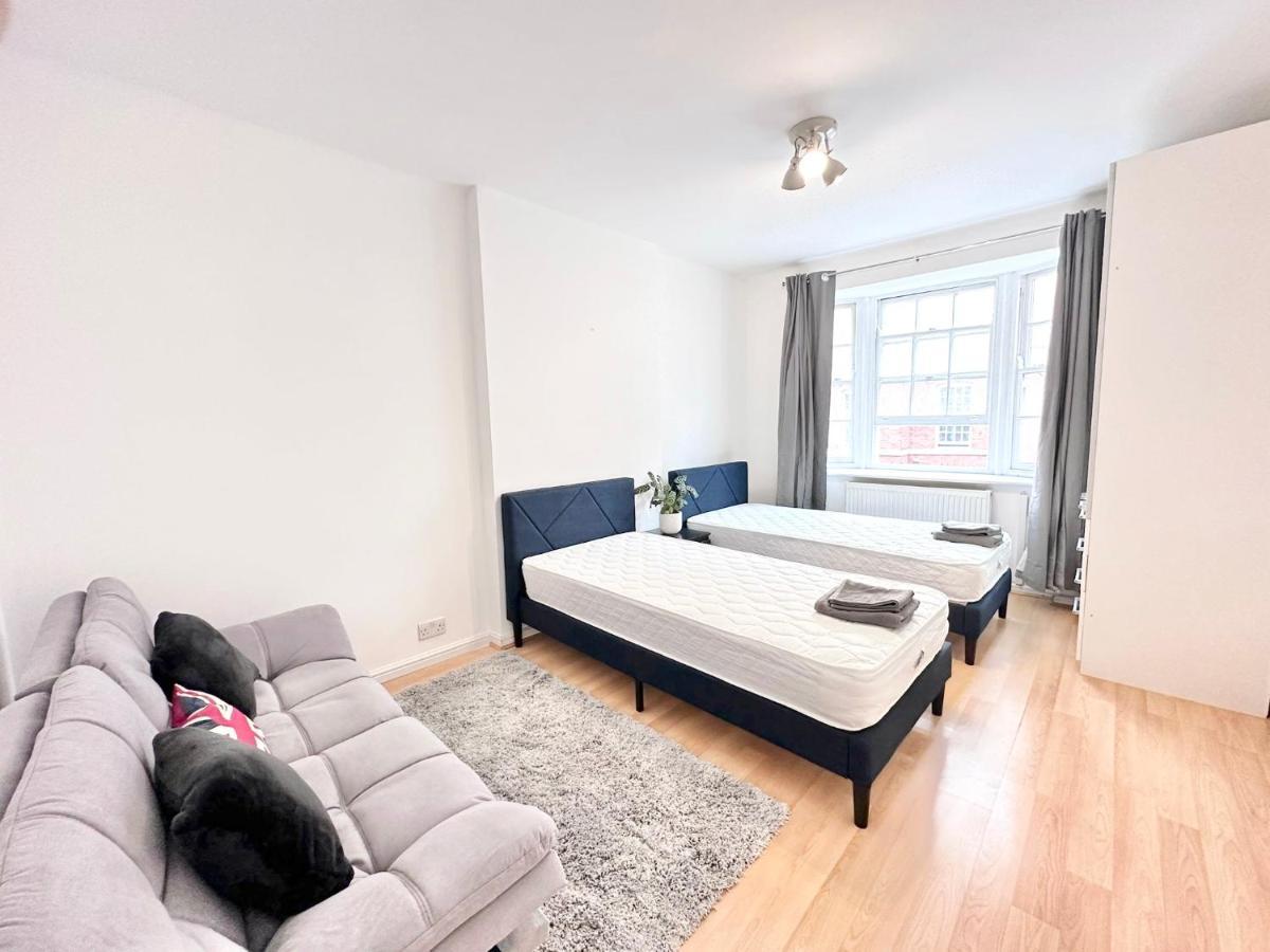 Suave Luxury Apartment, Sleeps Five, In The Heart Of London, Minutes From Kings Cross Station And The Brunswick Shopping Centre Londen